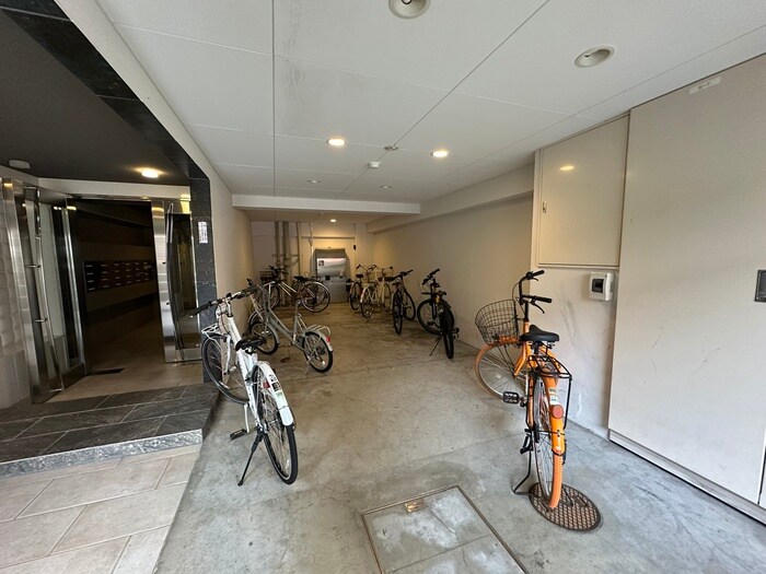 物件外観写真4　(駐輪場)