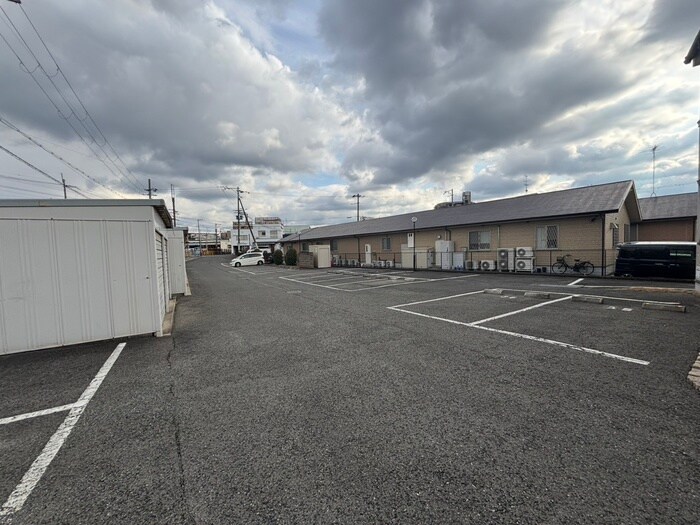 物件外観写真3　(駐車場)