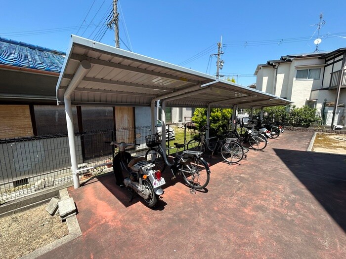物件外観写真4　(駐輪場)