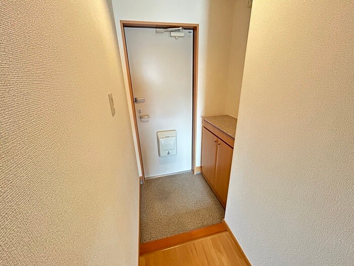 物件内観写真14　(玄関)