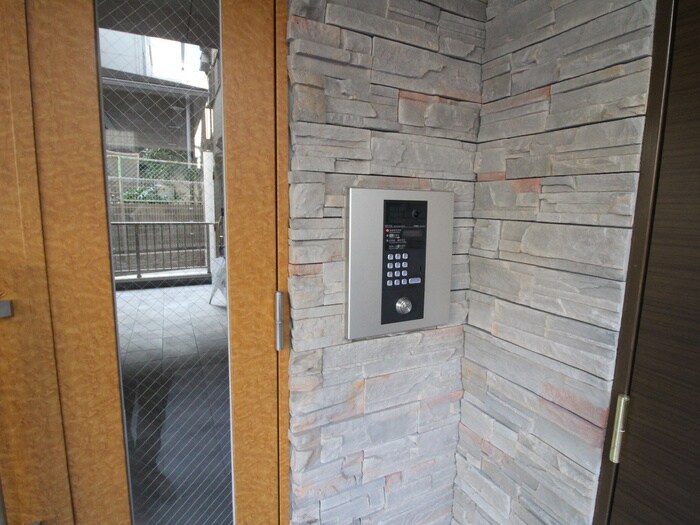 物件外観写真5　(エントランス部分)