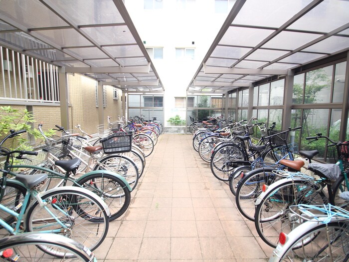 物件外観写真4　(駐輪場)