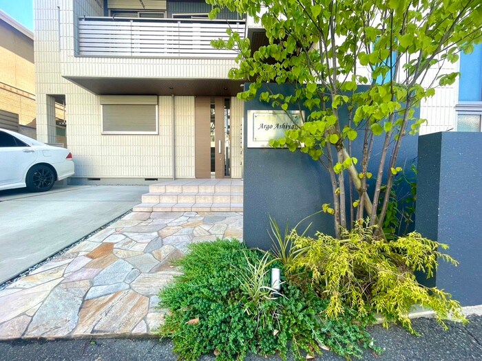 物件外観写真2　(バイク置き場)