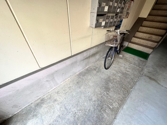 物件外観写真4　(駐輪場)