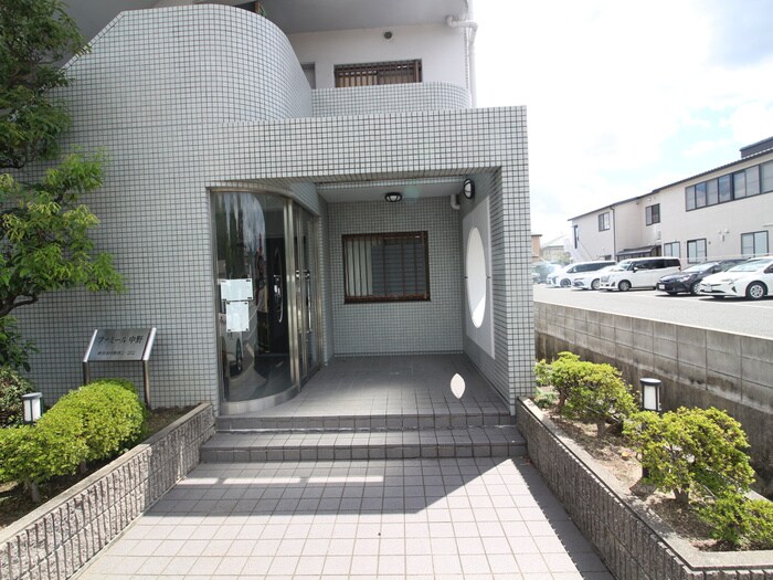 物件外観写真4　(エントランス部分)