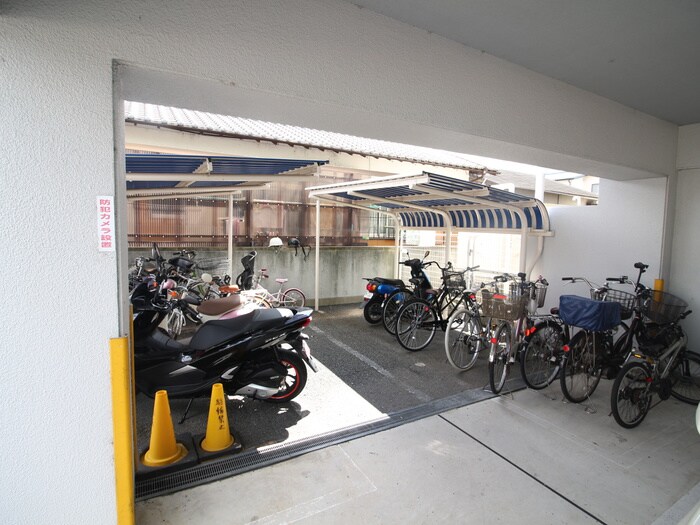 物件外観写真6　(駐車場)