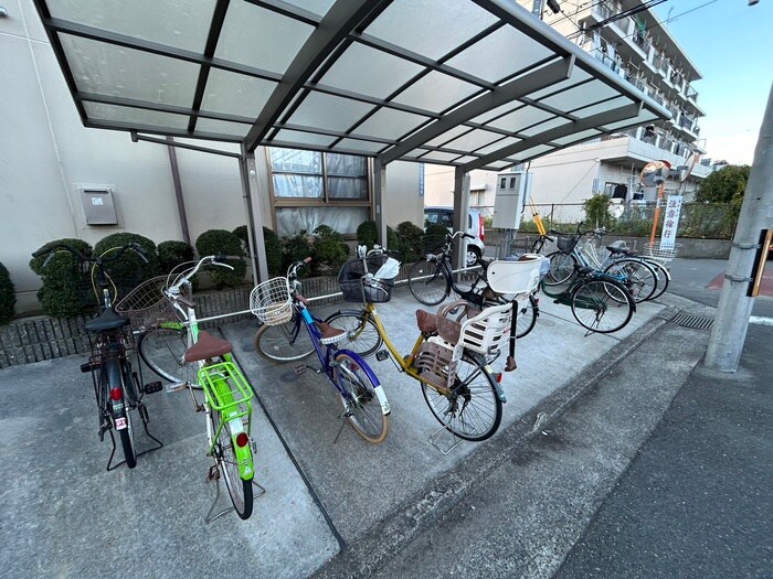 物件外観写真3　(駐輪場)
