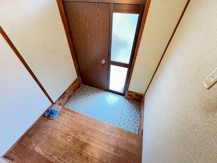 物件内観写真7　(玄関)