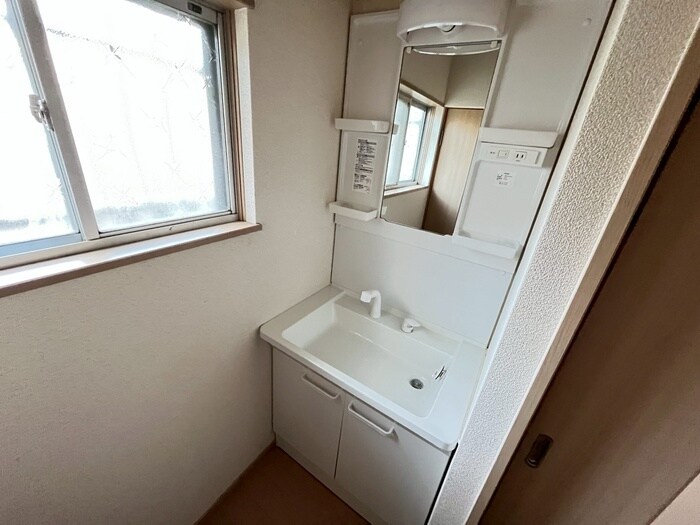 物件内観写真8　(洗面)