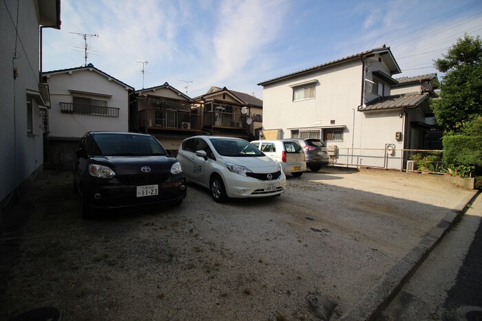 物件外観写真4　(駐車場)