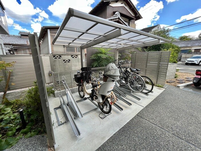 物件外観写真4　(駐輪場)