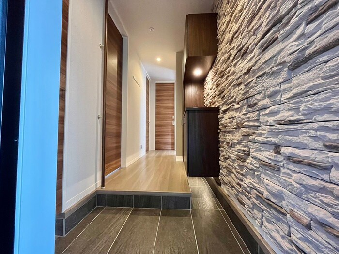 物件内観写真10　(玄関)