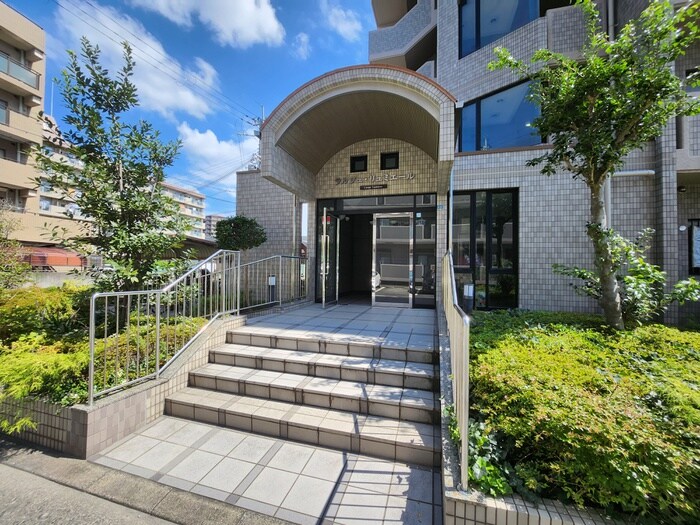 物件外観写真3　(エントランス部分)