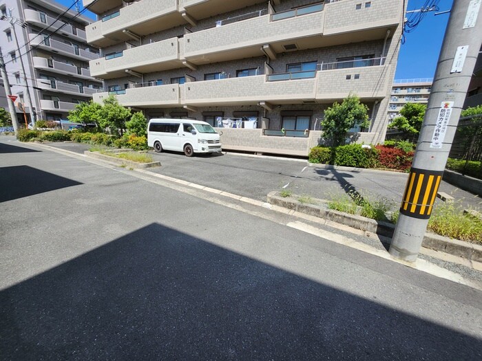 物件外観写真4　(駐車場)