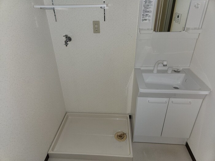 物件内観写真10　(洗濯機置場)