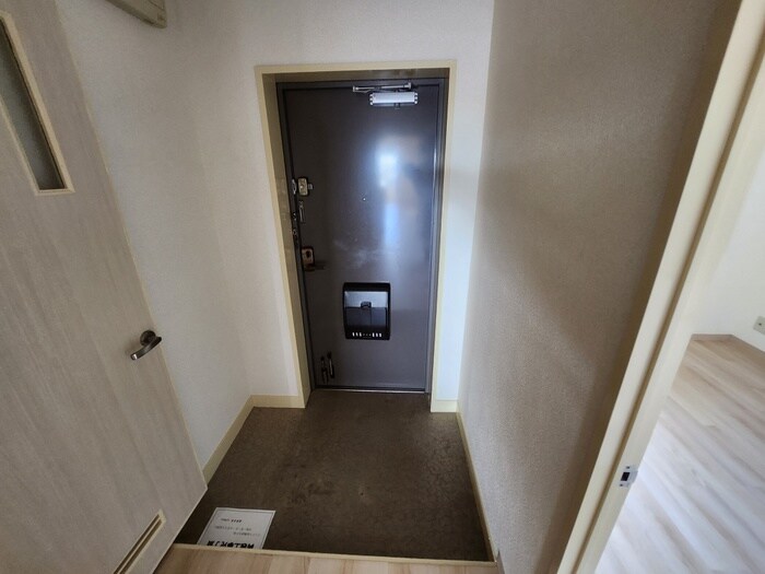 物件内観写真15　(玄関)