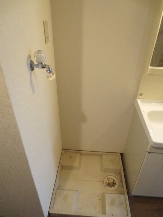 物件内観写真9　(洗濯機置場)