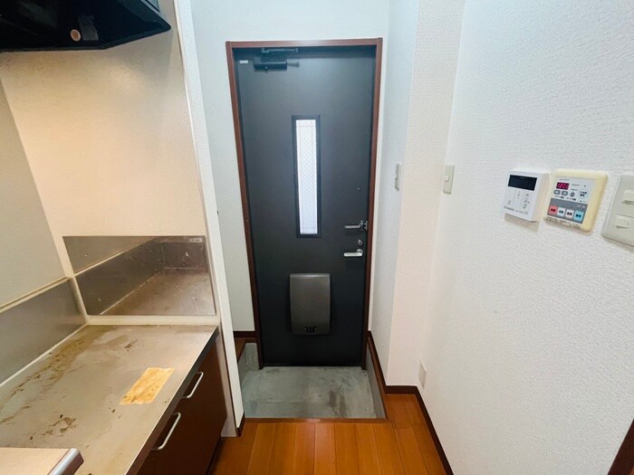 物件内観写真16　(玄関)