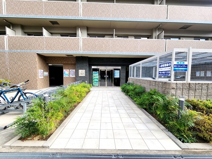 物件外観写真2　(エントランス部分)