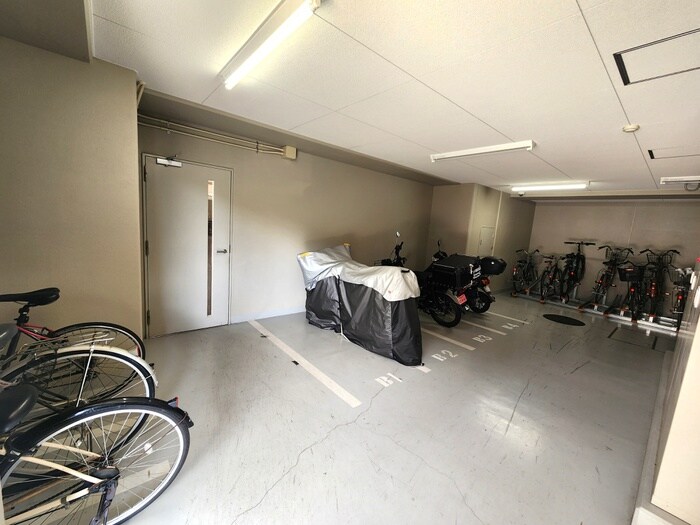 物件外観写真4　(駐輪場)