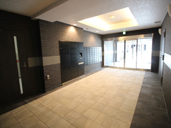 物件外観写真5　(エントランス部分)