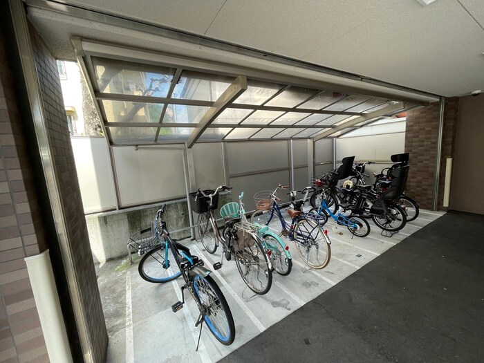 物件外観写真5　(駐輪場)