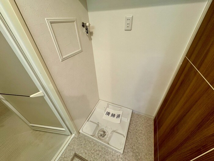 物件内観写真13　(洗濯機置場)