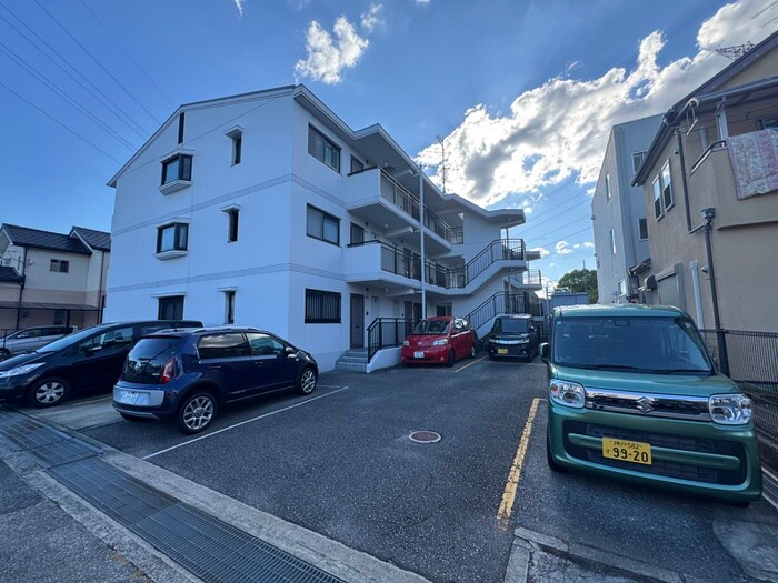 物件外観写真3　(駐車場)