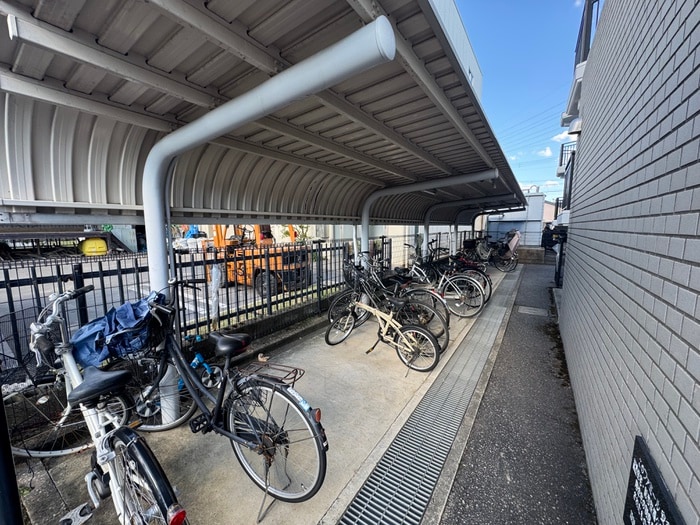 物件外観写真4　(駐輪場)