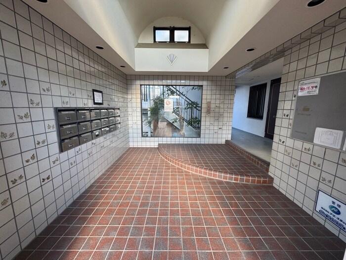 物件外観写真5　(エントランス部分)