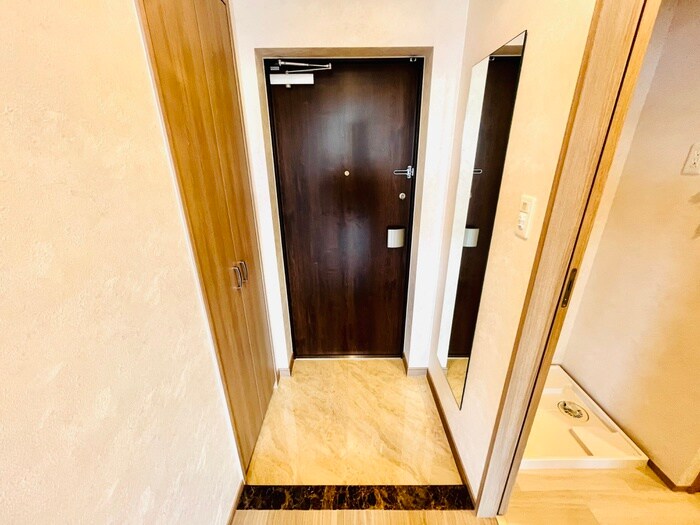 物件内観写真13　(玄関)