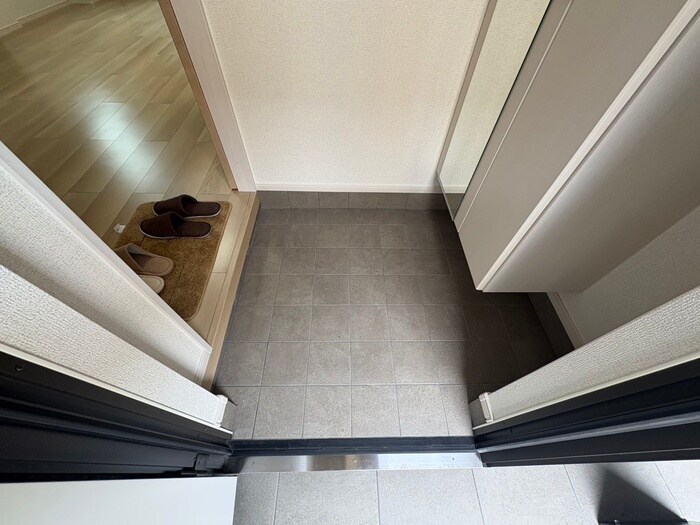 物件内観写真15　(玄関)