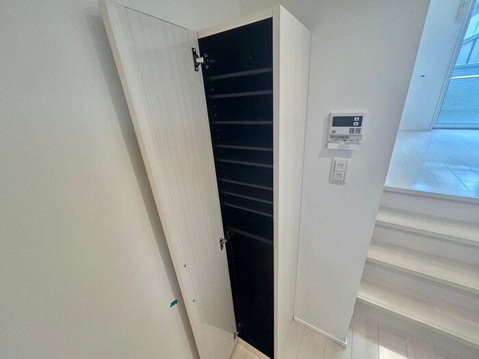 物件内観写真8　(靴箱)