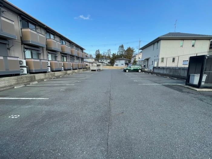 物件外観写真3　(駐車場)