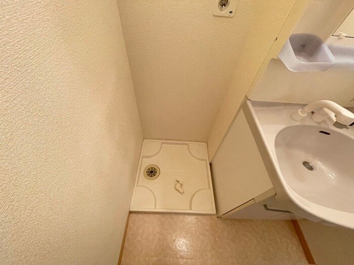 物件内観写真17　(洗濯機置場)