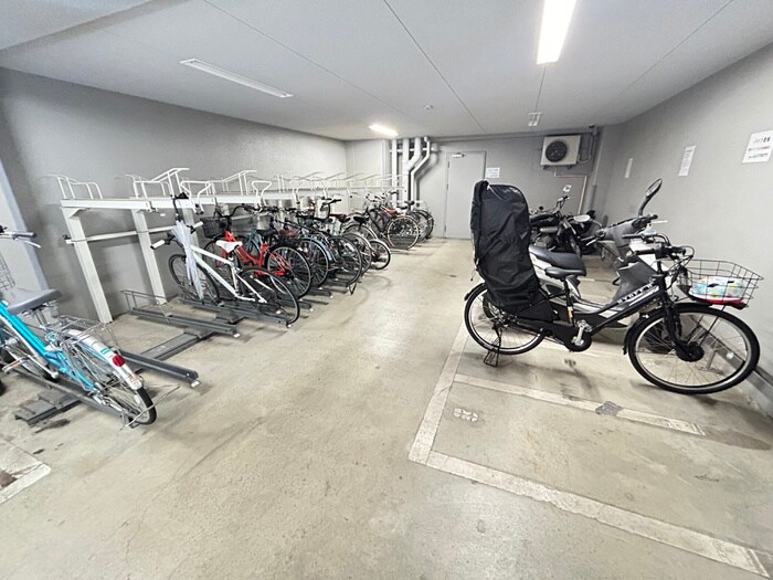 物件外観写真3　(駐輪場)