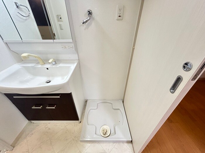 物件内観写真14　(洗濯機置場)