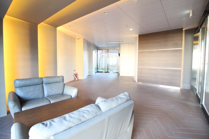 物件外観写真2　(エントランス部分)