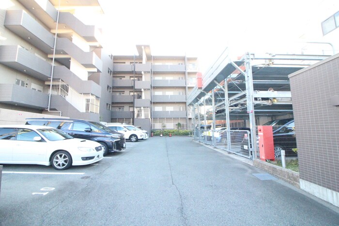 物件外観写真5　(駐車場)