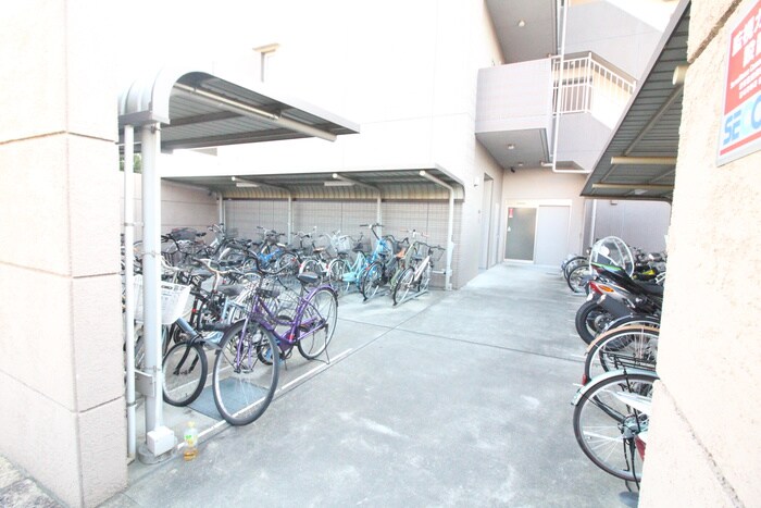 物件外観写真6　(駐輪場)