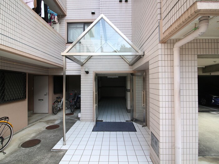 物件外観写真4　(エントランス部分)