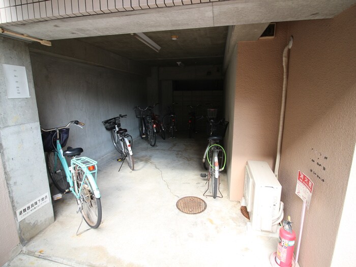 物件外観写真5　(駐輪場)