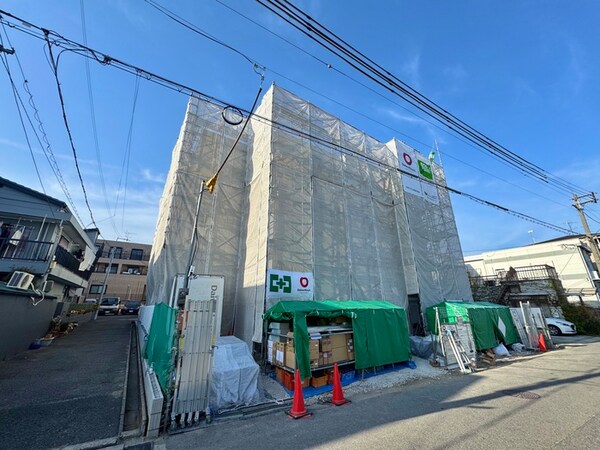 建築中