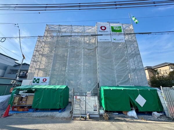 建築中