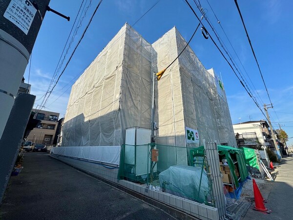 建築中
