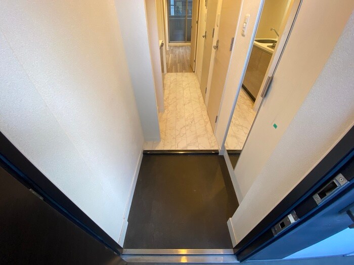 物件内観写真13　(玄関)