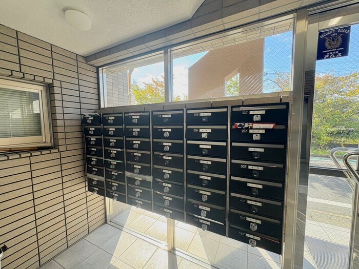 物件外観写真4　(エントランス部分)