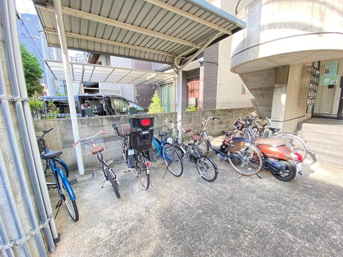 物件外観写真4　(駐輪場)