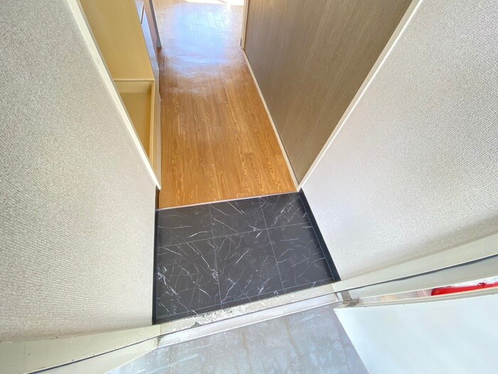 物件内観写真16　(玄関)