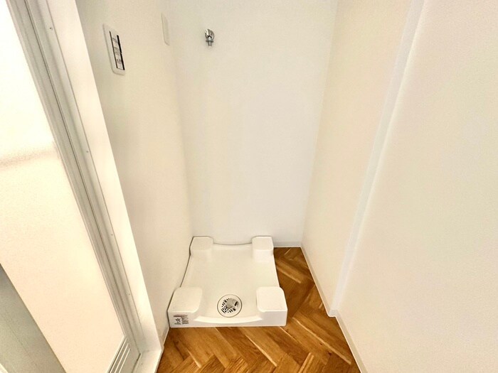 物件内観写真16　(洗濯機置場)